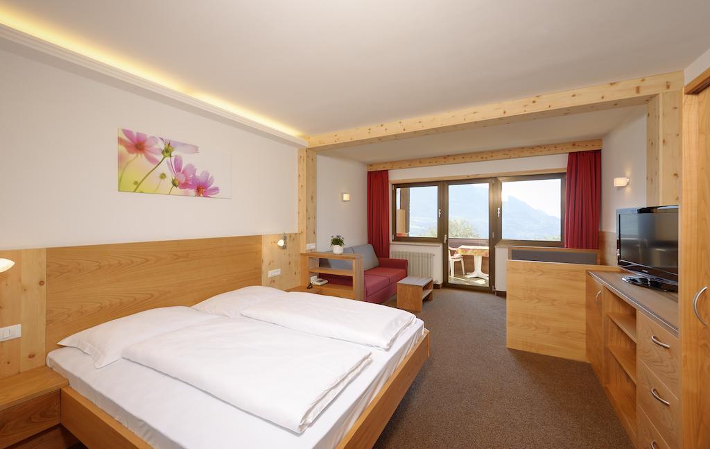 Hotel Appartement Inge 티롤로 객실 사진